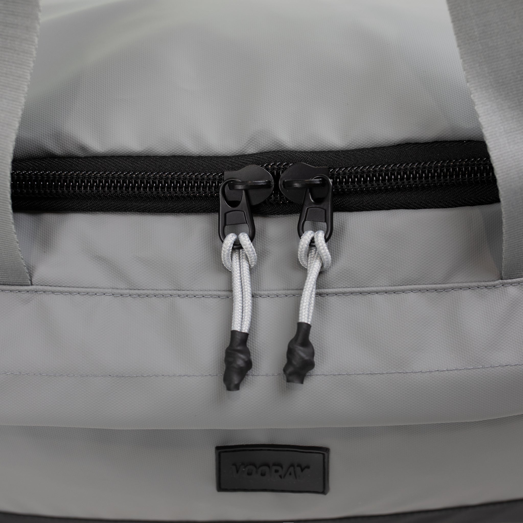 Vooray Boost Duffel 22L - 43.2 cm - 22L - Grand sac de sport imperméable avec compartiment à chaussures, poches pour accessoires, sac de voyage de première qualité pour le week-end (Abstract Camo)