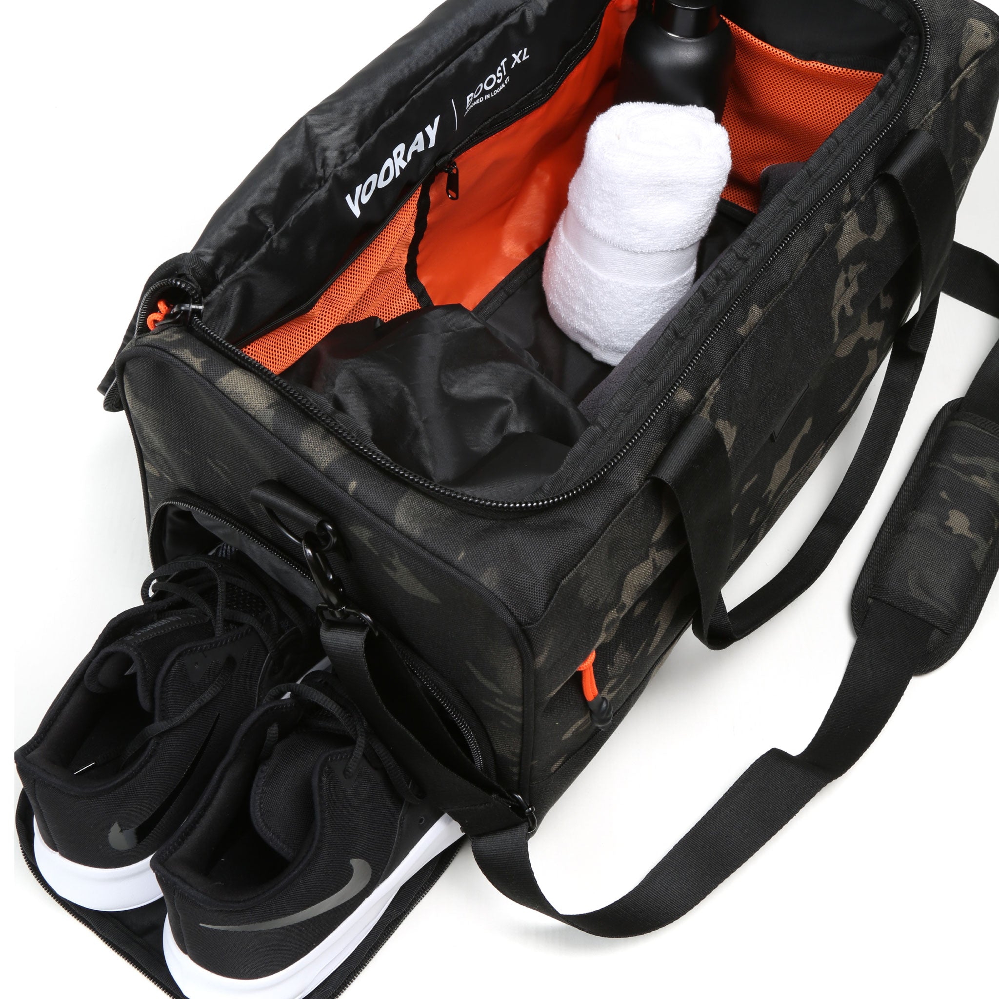 Vooray Boost Duffel 22L - 43.2 cm - 22L - Große wasserdichte Sporttasche mit Schuhfach, Zubehörtaschen, Premium Wochenende Reisetasche, strapazierfähige Sporttasche (Abstract Camo)